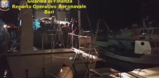 Veliero con 62 migranti nel canale d’Otranto