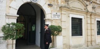 Rapine con palpeggiamenti ad anziani