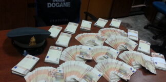 Bloccato al porto con 79mila euro