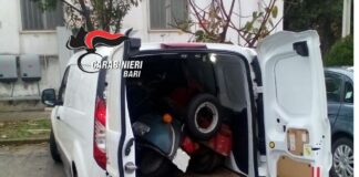 Rubano ciclomotori, arrestati a Bari