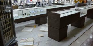 Rapina alla gioielleria del centro commerciale Santa Caterina: panico tra i clienti