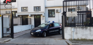 Furto in un negozio di abbigliamento: arrestato 47enne