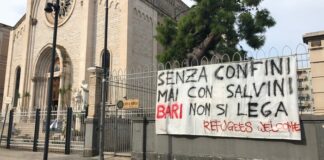 Digos sequestra striscione contro Salvini nel quartiere Libertà