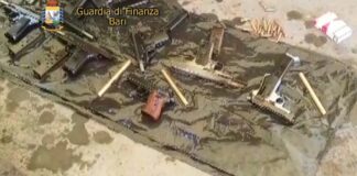 Sequestro di armi da guerra nel porto di Bari: arrestato 22enne salentino
