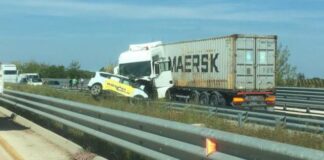 Tragedia sulla statale 96, taxi contro tir: 3 morti