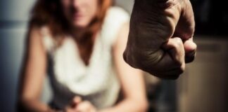 Abuso di alcool e botte alla compagna: arrestato 40enne