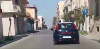 In fila per fare la spesa, minaccia gli avventori con una siringa: denunciato