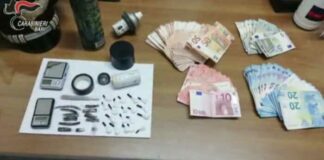 Nascondevano droga in casa: arrestata giovane coppia