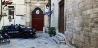 Rubano auto nel parcheggio dell’ospedale: arrestati due baresi