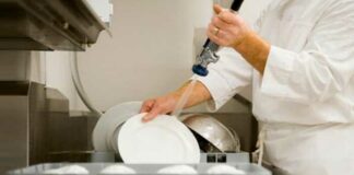 Positivo al Covid esce di casa per andare al lavoro: denunciato 21enne
