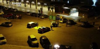 Minacciano coetaneo sul lungomare e gli rubano il portafoglio: denunciato 17enne