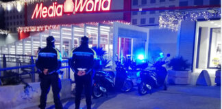 Covid, assembramenti fuori megastore di Santa Caterina: scatta la sanzione