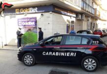 Donna in procinto di partorire bloccata nel traffico, intervengono i carabinieri