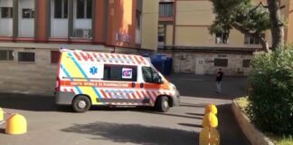 Aggredisce il vicino e lo ferisce in testa: arrestato 59enne