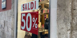 Saldi invernali al via dal 5 gennaio. Per Confesercenti «troppo presto» viste le temperature
