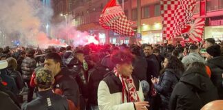 Il Bari vince a Latina e torna in serie B: città in festa