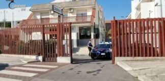 Aggrediscono e rapinano per pochi euro una prostituta: arrestati due giovani
