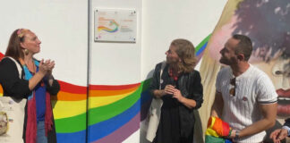 A Bari un murales in memoria di Raffaella Carrà contro le discriminazioni