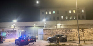 Caos nelle carceri: detenuto aggredisce un agente a Bari, droga e telefonini a Foggia