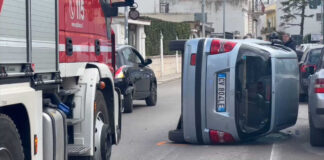 Auto si ribalta nei pressi del “Di Venere”: tanta paura, ma niente danni per il conducente