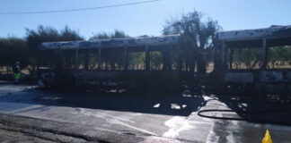 Casamassima, in fiamme un autobus di Ferrovie del Sud-Est: salvi gli studenti a bordo