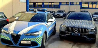 Auto “albero di Natale” fermata dalla Polizia