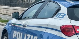 17enne aggredito da una baby gang: pugni, calci e schiaffi mentre tornava a casa