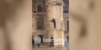 Atti vandalici in piazza Cattedrale a Bitonto, minorenni lanciano casco contro la chiesa