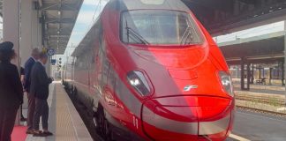 Gruppo FS e prevenzione oncologica viaggiano sullo stesso binario, torna “FrecciaRosa”