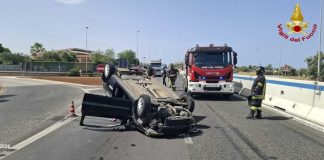 Incidente sulla SS16 a Polignano, un’auto si ribalta: ferite mamma e figlia