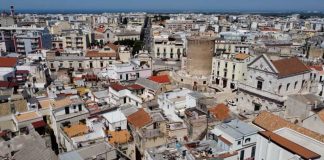 «Correte, papà sta picchiando la mamma»: a Bitonto bimbo di 11 anni chiama i carabinieri