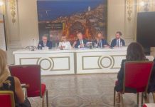 Nel teatro Petruzzelli di Bari la presentazione del volume a fumetti “Storie di vita, Storie di cura”