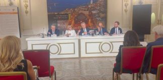 Nel teatro Petruzzelli di Bari la presentazione del volume a fumetti “Storie di vita, Storie di cura”