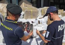 Contrabbando di merce dalla Cina, sequestrati 50mila pezzi nel porto di Bari