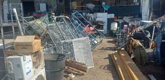 Uno “svuota cantine” ammassava i rifiuti in una discarica da 740 metri quadrati: denunciato