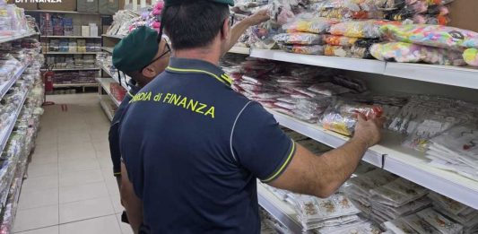 Sequestrati quasi 50mila prodotti non conformi tra Casamassima e Bitonto