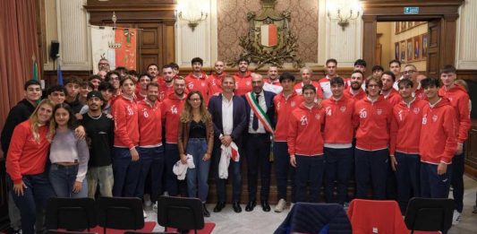 Il sindaco Leccese accoglie le squadre di UniBari Volley a Palazzo di Città