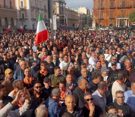 Crisi dell’olio in Puglia: migliaia in piazza a Bari