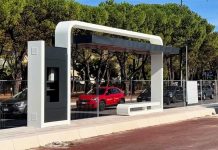 Prendono forma le pensiline del BRT con l’opinione pubblica divisa a metà
