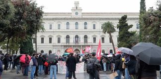 Bari, scendono in piazza gli studenti: caro vita, diritto allo studio, caro affitti…