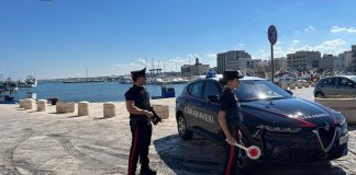 Mola di Bari, titolare di una pizzeria con pistola di produzione “non definita”: arrestato
