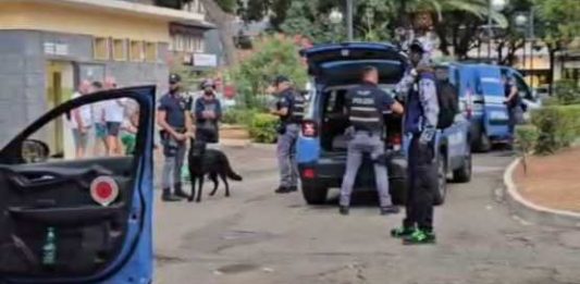Controlli interforze nelle piazze Umberto, Moro e Cesare Battisti: 109 persone controllate
