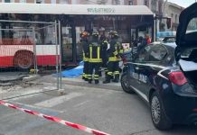 Uomo in monopattino travolto e ucciso da un autobus nel centro di Bari: indagato l’autista del mezzo