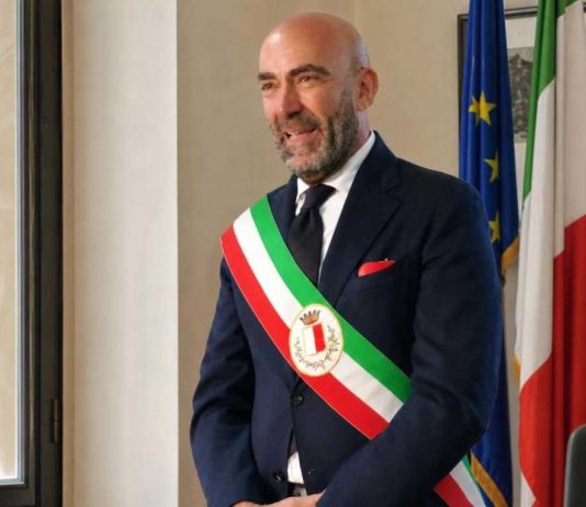 Emergenza carburanti, il sindaco Leccese: «Città a rischio collasso»