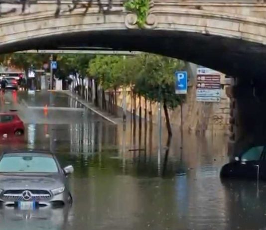 Allarme maltempo in Puglia: Bari allagata e scuole chiuse a Lecce